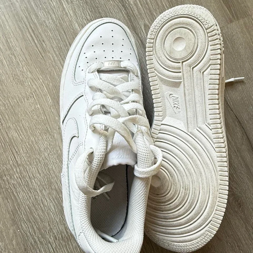 Nike Air Force 1 white trainers Size 5Y 23.5 cm